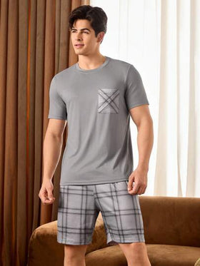 Manfinity Underwear&Sleepwear Basics مجموعة بيجاما رجالية مكونة من تي شيرت كم قصير جيب مربع والشورت قطعتين