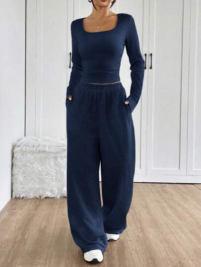 طقم حريمي قطعتين EZwear بدلة كاجوال من البنطلون والبلوزة كاملة الأكمام مصنوعة من الأقمشة المحبوكة باللون الأزرق الداكن