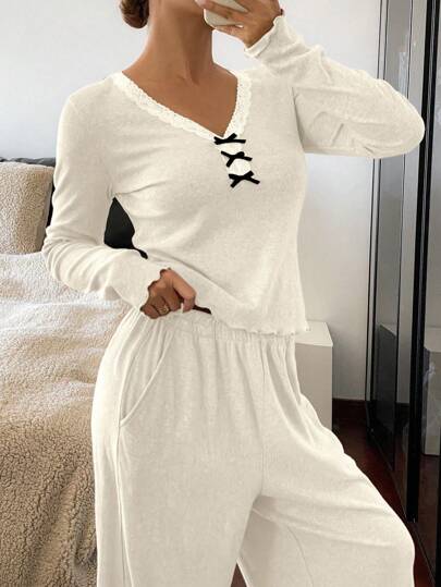 DAZY بيجاما مجموعة من السراويل والقميص الضيق منقوش بالدانتيل الأزهار ومزين بفيونكة و الذيل المتموج