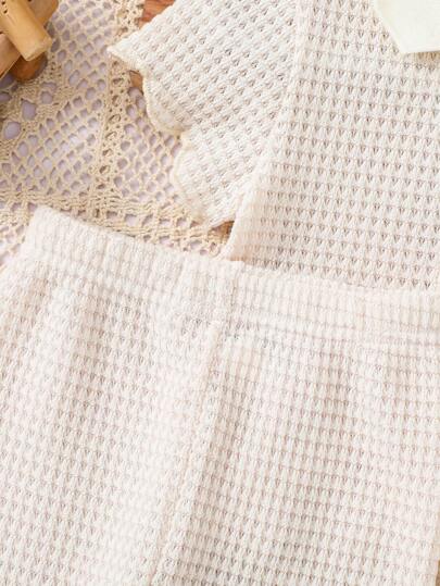 SHEIN Vintaside Kids مجموعتين من ملابس الاطفال البنات الكاجوال, موديل جديد لربيع وصيف بلون شمع اللون قطن كروشيه ياقة مكسرة أزرار علوية وبناطيل واسعة الساق, مناسبة لعمر سنة, التصميم الشامل بسيط وأنيق