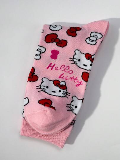 Sanrio هيلو كيتي زوج من الجوارب المتوسطة الكاحل ، جوارب للنساء ، ناعمة ومريحة ، تمنع الرطوبة ، كاجوال ومتعددة الاستخدامات ، جوارب كريو عصرية ، مناسبة للارتداء اليومي ، مناسبة كهدية للأصدقاء