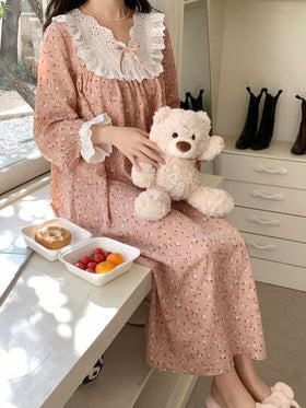 SHEIN قميص نوم كاجوال طويل الأكمام فضفاض بتصميم زهور صغيرة مع رقبة على شكل V، ذو حشوة دانتيل، مناسب للفتيات المراهقات في المدرسة الثانوية والجامعة، فستان زهور صغيرة طويل الأكمام للاستخدام المنزلي والأجازات والأوقات الحرة