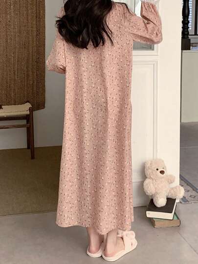 SHEIN قميص نوم كاجوال طويل الأكمام فضفاض بتصميم زهور صغيرة مع رقبة على شكل V، ذو حشوة دانتيل، مناسب للفتيات المراهقات في المدرسة الثانوية والجامعة، فستان زهور صغيرة طويل الأكمام للاستخدام المنزلي والأجازات والأوقات الحرة