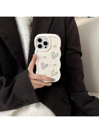 غطاء هاتف بتصميم الموجة الضخمة هندسي مزخرف بالؤلؤ الصناعي الشكل قلب متوافق مع هاتف آيفون 16/ ريدمي نوت 11 4G / جالكسي A55/ انفينكس نوت 30/ موتورولا موتو E30