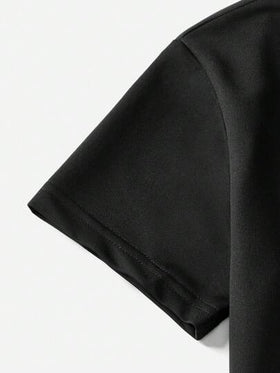 SHEIN مجموعة من قطعتين تي شيرت بكم قصير وشورت للأولاد، مناسبة لملابس الأنشطة الرياضية الخارجية في الصيف