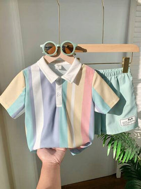 SHEIN مجموعة قميص بولو قطني ناعم مخطط وشورت أخضر ل طفل صبي، 2 قطعة، بأسلوب كوري مريح وعملي وفضفاض، مناسب للارتداء اليومي والمدرسة والعطلات والحفلات في فصل الربيع والصيف