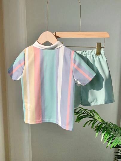 SHEIN مجموعة قميص بولو قطني ناعم مخطط وشورت أخضر ل طفل صبي، 2 قطعة، بأسلوب كوري مريح وعملي وفضفاض، مناسب للارتداء اليومي والمدرسة والعطلات والحفلات في فصل الربيع والصيف