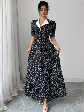 Modelyn فستان مزركش بأكمام قصيرة وخصر مربوط، مكون من أقمشة مختلطة باللون الأسود قصير، منسوج بطباعة زهرية ذو أزرار وفتحة أمامية