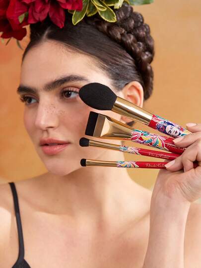 Frida Kahlo X SHEIN 4 قطع/مجموعة فرش مكياج ناعمة ذات طباعة زهرية، فرشاة البودرة، فرشاة أحمر الخدود، فرشاة أساس فائقة الرقة، فرشاة ظلال العيون