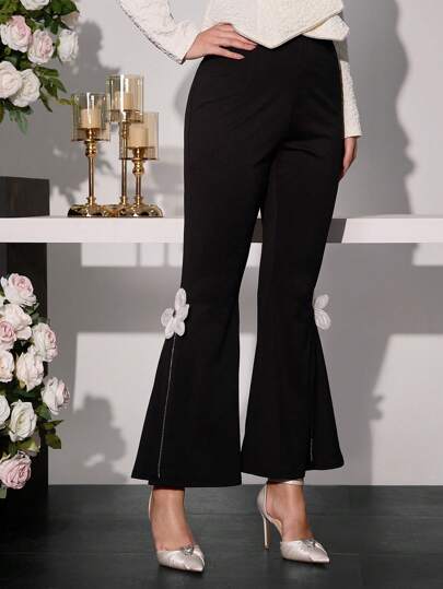 Modelyn بنطلون سيدات أسود جديد ضيق منسدل مع تصميم زهرة ثلاثية الأبعاد وسلسلة ماسية