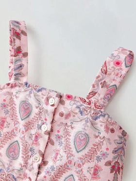 SHEIN Maija Kids فستان قصير للفتاة الصغيرة بطبعة زهور عتيقة، حواف مكشكشة بأربطة قابلة للتعديل، طقم من قطعتين للاستخدام في الخارج والمنزل والمدرسة والعطلات، بطراز بوهو في فصلي الربيع والصيف