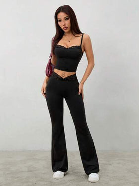 SHEIN PETITE مجموعة قطعتين للنساء من السروال الأسود صدرية مخرمة الدانتيل ربطات السراويل + أقدام جرس الضيقة
