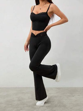 SHEIN PETITE مجموعة قطعتين للنساء من السروال الأسود صدرية مخرمة الدانتيل ربطات السراويل + أقدام جرس الضيقة