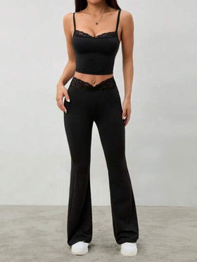 SHEIN PETITE مجموعة قطعتين للنساء من السروال الأسود صدرية مخرمة الدانتيل ربطات السراويل + أقدام جرس الضيقة