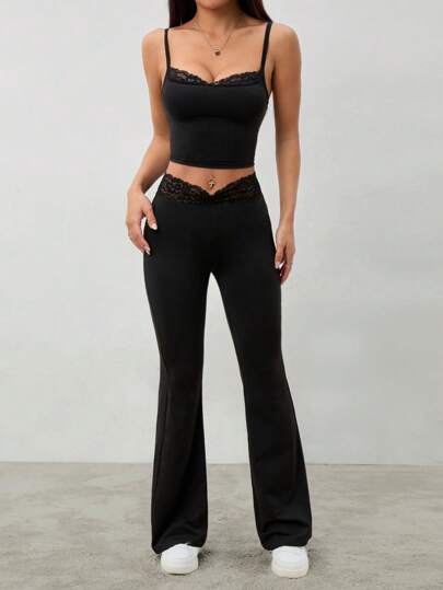 SHEIN PETITE مجموعة قطعتين للنساء من السروال الأسود صدرية مخرمة الدانتيل ربطات السراويل + أقدام جرس الضيقة