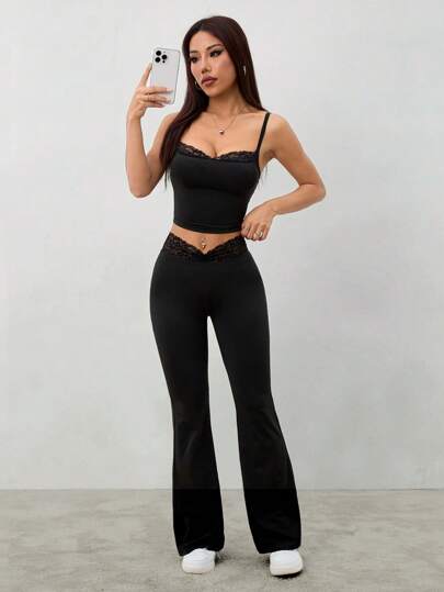SHEIN PETITE مجموعة قطعتين للنساء من السروال الأسود صدرية مخرمة الدانتيل ربطات السراويل + أقدام جرس الضيقة