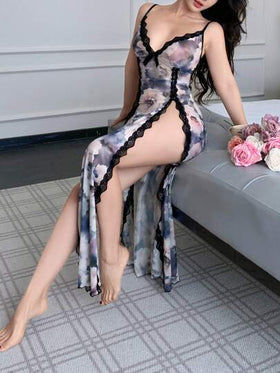SHEIN فستان نوم للنساء بنقشة زهور من الشبك مع تفريعة جانبية مثيرة ومزين بالدانتيل