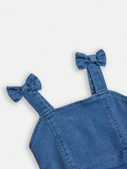 SHEIN Elladie kids فستان قصير كاجوال للبنات مزين بفيونكة جينز، حمالات متجعدة، بلا أكمام، خفيف الوزن، أنيق ومريح للصيف