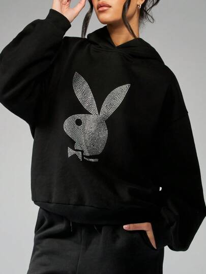 MISSGUIDED Missguided x Playboy هودي كبير السحاب مطرز برسمة أرنب من الفصوص البراقة، من تصميم مشترك، إطلالة قوية للموضة الشتوية، ملابس كاجوال راقية