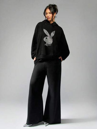 MISSGUIDED Missguided x Playboy هودي كبير السحاب مطرز برسمة أرنب من الفصوص البراقة، من تصميم مشترك، إطلالة قوية للموضة الشتوية، ملابس كاجوال راقية