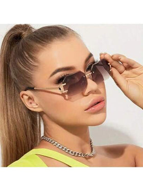 1 نظارة شمسية أنيقة بعدسات متعددة الأضلاع بلا إطار للإناث، بتصميم أوروبي وأمريكي شخصي فريد من نوعه، ذات ظل تدرجي متقاطع، لإطلالة أنيقة في رحلات العائلة والخارجية والإجازات الصيفية والشاطئية والسفر