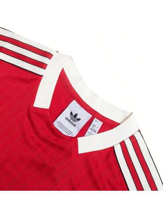 Adidas تي شيرت ذو فراغة مطبوع بطباعة كرة القدم للرجال