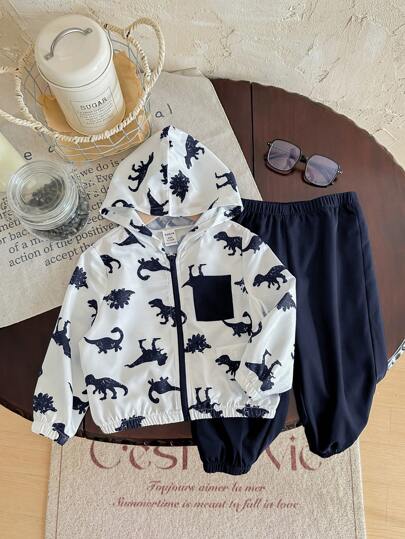 SHEIN طقم جاكيت برأس ذات طباعة ديناصور كرتوني وألوان متباينة وبنطلون أحادي اللون مناسب للأطفال الرضع والصغار، مناسب للربيع والصيف والخريف للسفر والخارج، قطعتان