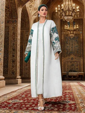 Al Najma معطف أنيق للمرأة من القماش المخطط بالجاكارد الأخضر، بأكمام مرقعة، وأمام مزين بشريط ذهبي، وطبعات بيضاء منسقة على الموديل، مناسب لفصل الربيع وعيد الحب، ثوب جميل محتشم