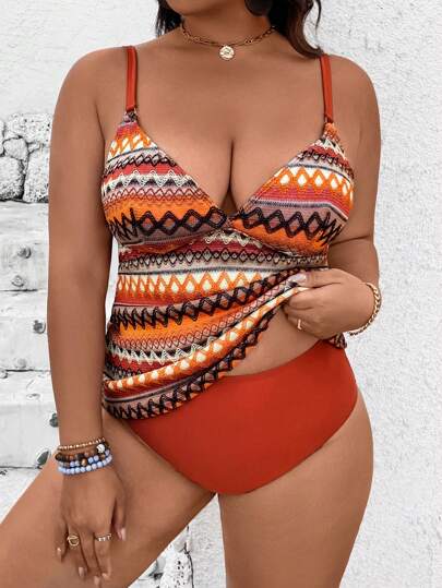 Swim Lushoire مجموعة تانكيني بحجم كبير مكونة من قطعتين ، القطعة الأولى ذات نسيج مزخرف بالجاكارد الكروشيه بأشرطة كتف قابلة للتعديل، والقطعة الثانية عبارة عن سروال قصير بخصر عالي بلون قوي، جذاب وأنيق للنساء في عطلات الشاطئ