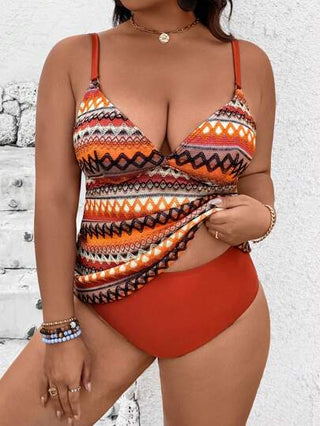 Swim Lushoire مجموعة تانكيني بحجم كبير مكونة من قطعتين ، القطعة الأولى ذات نسيج مزخرف بالجاكارد الكروشيه بأشرطة كتف قابلة للتعديل، والقطعة الثانية عبارة عن سروال قصير بخصر عالي بلون قوي، جذاب وأنيق للنساء في عطلات الشاطئ