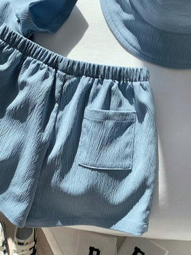 SHEIN مجموعة طفل ولد 3 قطع: قميص بياقة بولو مزين، شورت بخصر مطاطي، وقبعة