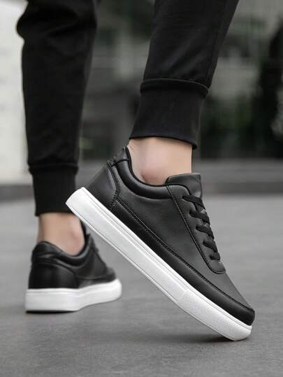 أحذية رياضية كاجوال أساسية ذات لون أحادي منخفضة الرقبة للرجال، أحذية PU متعددة الاستخدامات لتنقلات المراهقين اليومية، مناسبة للرياضة الخارجية والملابس الكاجوال في جميع المواسم، أحذية للأزواج ب