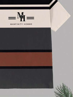 Manfinity Homme تي شيرت قصير الأكمام للرجال بقصة عادية ذو طباعة مخططة بسيطة