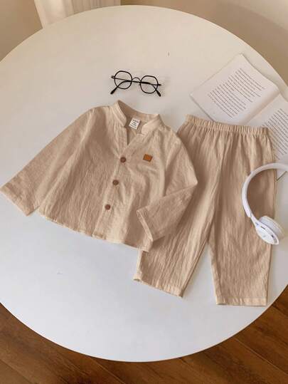 SHEIN طقم 2 قطعة تيشيرت أزرار طوق طويل الأكمام وبنطال خصر مطّاط كاجوال مناسب للأطفال الصغار الأولاد و البنات، مناسب لحفلات أعياد الميلاد وأعياد السنة الجديدة وحفلات المساء والمناسبات وحفلات الزفاف والمنشأسري والتعميد وحفلات عيد ميلاد الطفل الأول، حفلات اس