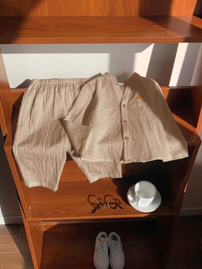 SHEIN طقم 2 قطعة تيشيرت أزرار طوق طويل الأكمام وبنطال خصر مطّاط كاجوال مناسب للأطفال الصغار الأولاد و البنات، مناسب لحفلات أعياد الميلاد وأعياد السنة الجديدة وحفلات المساء والمناسبات وحفلات الزفاف والمنشأسري والتعميد وحفلات عيد ميلاد الطفل الأول، حفلات اس