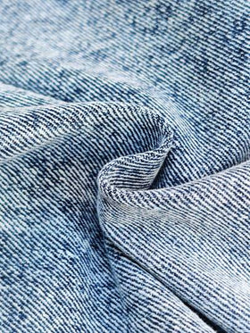 SHEIN شورت جينز أزرق فضفاض بتصميم مزيج ملون من الحروف والقطع والتمزق للأولاد في سن المراهقة، ملابس كاجوال وصيفية وربيعية ناعمة للأطفال
