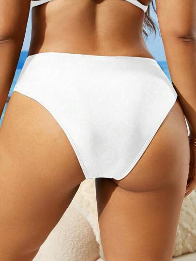 SHEIN Swim Curve قطعة سفلية من ملابس السباحة للنساء ذوات الأحجام الكبيرة، لون سادة ذات خصر منخفض، للاستخدام المريح في أوقات الفراغ والعطلات الشاطئية