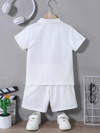 SHEIN 2 قطعة طقم ملابس علوية مزين بالسحاب النصفي وشورت كاجوال للأولاد، مرن ومريح للصيف، مناسب للخروج والمناسبات المختلفة
