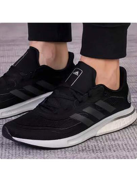 Adidas أحذية رياضية للجري سهلة الارتداء مريحة وقوية ذات رباط، ماصة للصدمات ومانعة للانزلاق