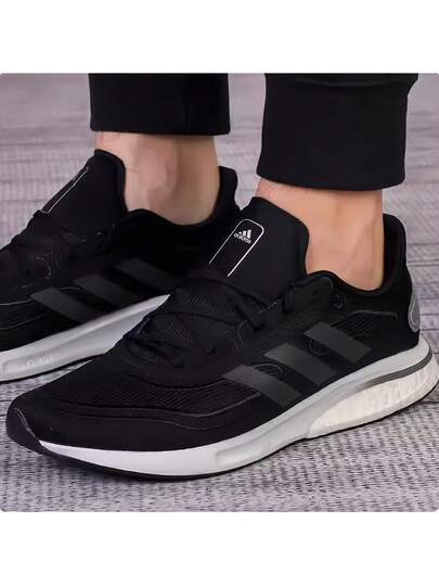 Adidas أحذية رياضية للجري سهلة الارتداء مريحة وقوية ذات رباط، ماصة للصدمات ومانعة للانزلاق
