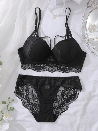 SHEIN مجموعة ملابس داخلية نسائية، صدرية دانتيل مع خصر عالي وسليكون