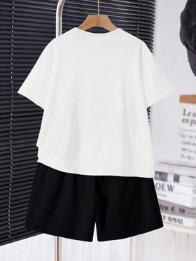 SHEIN مجموعة تي شيرت كرو نيك وشورت مطبوع بأسماء المدن بتصميم بسيط وكاجوال لصبي المراهق في الصيف، 2 قطعة