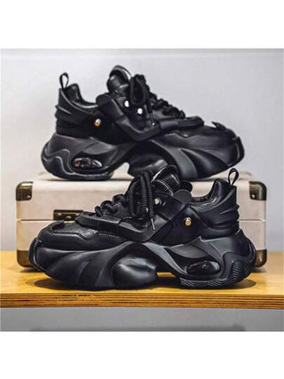 أحذية رياضية بيضاء أنيقة للرجال - موديل 2025 جديد، قابل للتنفس، مبطن للراحة، متعدد الاستخدامات للأعمال والأنشطة الخارجية