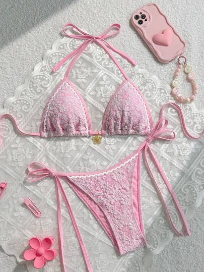 SHEIN Sweetro مجموعتان من ملابس الشاطئ الصيفية للنساء، ملابس علوية من نسيج مزخرف بالدانتيل والأزهار مع زخارف زهرية ذهبية ، وأسفل بكيني بسحاب جانبي، ملابس سباحة للمنتجعات