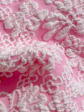 SHEIN Sweetro مجموعتان من ملابس الشاطئ الصيفية للنساء، ملابس علوية من نسيج مزخرف بالدانتيل والأزهار مع زخارف زهرية ذهبية ، وأسفل بكيني بسحاب جانبي، ملابس سباحة للمنتجعات