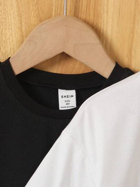 SHEIN 2 قطعة من بلوزات الأولاد الكاجوال البسيطة العملية متعددة الاستخدامات، مطبوع عليها حرف وطباعة، كم قصير، مناسبة للصيف، العطلات، السفر، الاسترخاء، والتشمس