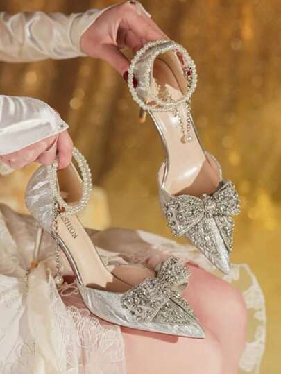 صنادل أنيقة ذات أصابع مدببة للنساء في فصلي الخريف/الشتاء والصيف، مزينة بالكريستال واللؤلؤ على شكل فراشة، أحذية ذات كعب عالي مناسبة للحفلات والزفاف، مناسبة للمقاسات الكبيرة، أنيقة، كعب إبرة