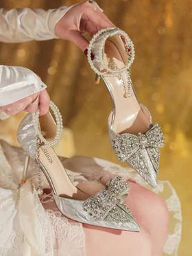 صنادل أنيقة ذات أصابع مدببة للنساء في فصلي الخريف/الشتاء والصيف، مزينة بالكريستال واللؤلؤ على شكل فراشة، أحذية ذات كعب عالي مناسبة للحفلات والزفاف، مناسبة للمقاسات الكبيرة، أنيقة، كعب إبرة