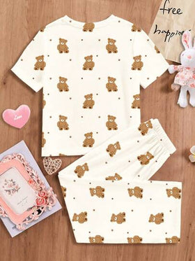 SHEIN طقم بيت نسائي مكون من بلوزة كاجوال بأكمام قصيرة ذات تصميم ضيق مع رسمة الدبدوب الجميل و بنطال فضفاض طويل، مناسب لفصلي الربيع والصيف