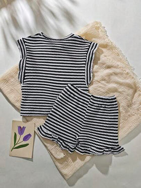 SHEIN Playful Pals مجموعتان من توب بأكمام كشكش وفوق رقبة مدورة مخطط باللون الأسود والأبيض مع شورت للأطفال الرضع والأطفال الصغار من عمر 0-3 سنوات، ملابس كاجوال مريحة للاستخدام اليومي أو الإجازات